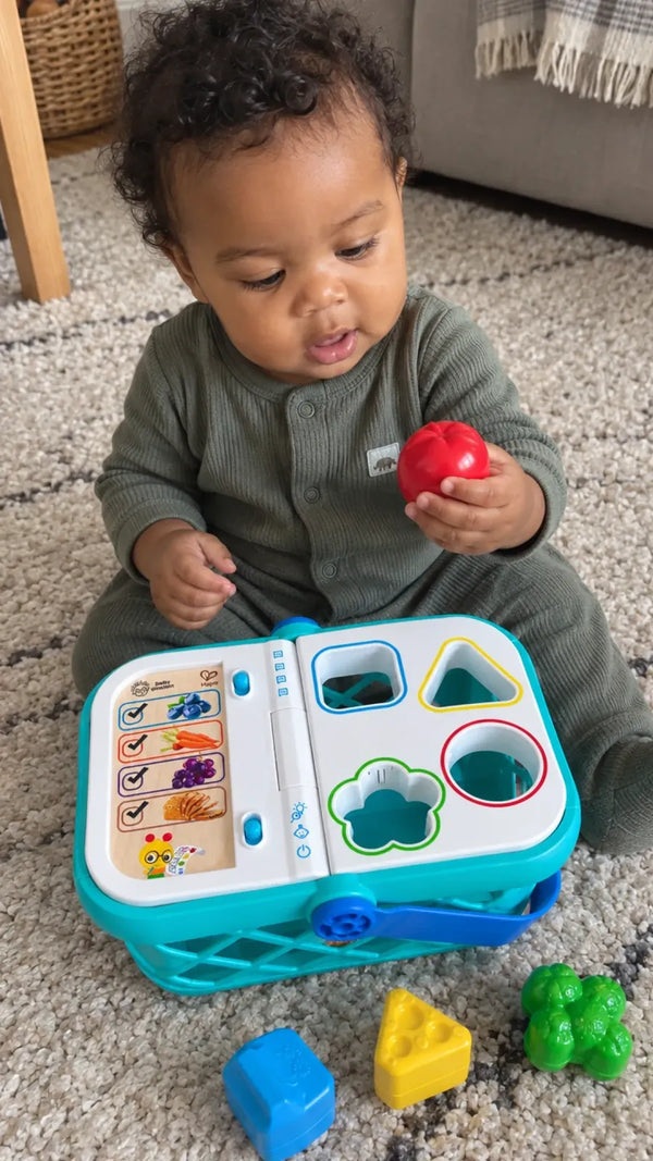 Foto de cliente com a Cesta de Compras Magic Touch Hape