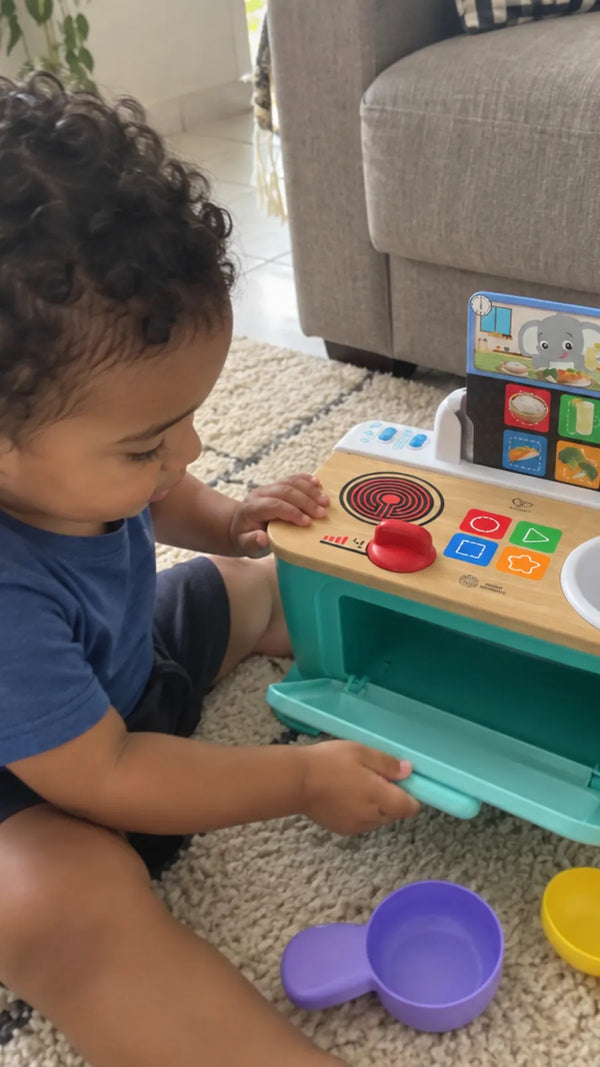 Foto de cliente com a Cozinha Magic Touch Hape