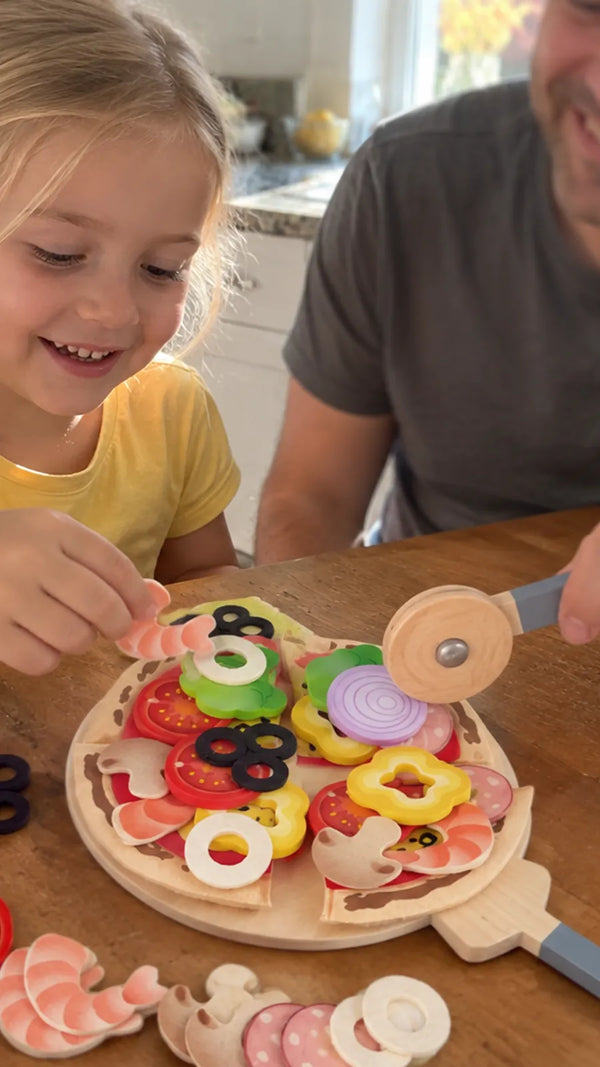 Cliente com o Conjunto de Pizza Perfeita Hape 5