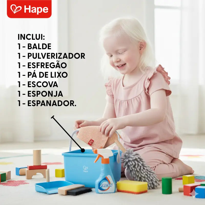 Kit de Limpeza Infantil de Madeira: Balde, Esponja, Espanador, Rodo, Pá e Pulverizador | Hape