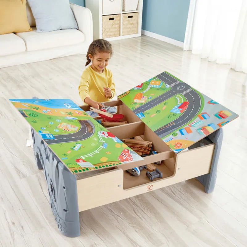 Mesa de Atividades com Pista de Trem de Madeira 70 Peças e Locomotiva a Pilha | HAPE