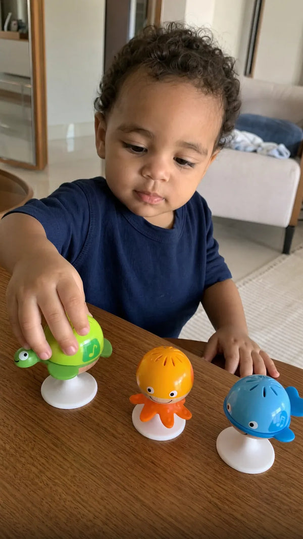 Conjunto de Chocalhos com Ventosa Hape - foto de cliente 1