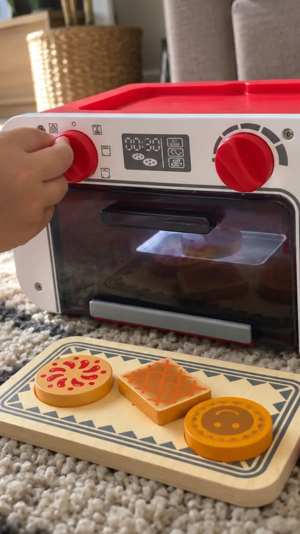 Foto de cliente com o Meu Forninho Mágico de Biscoitos Hape
