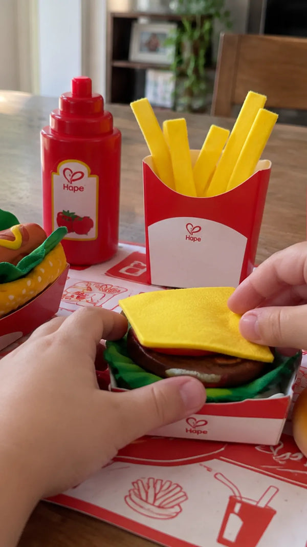 Foto de cliente com o Conjunto Fast Food Hape