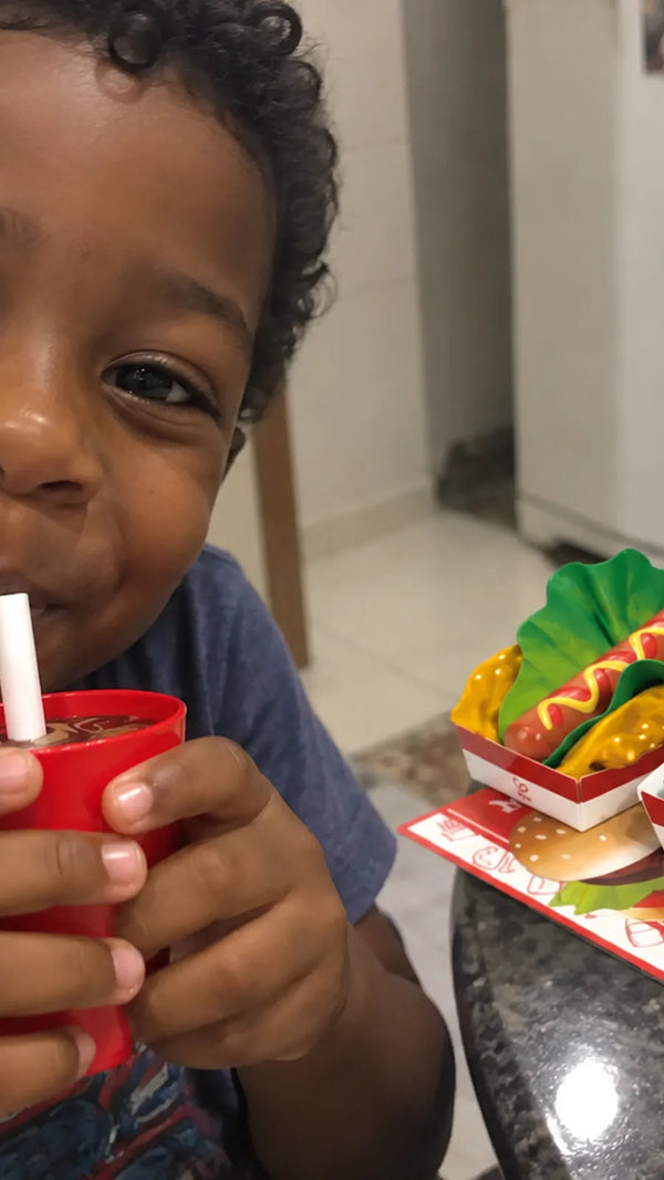 Foto de cliente com o Conjunto Fast Food Hape