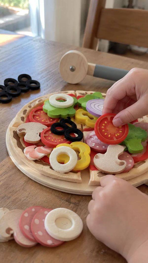 Cliente com o Conjunto de Pizza Perfeita Hape 1