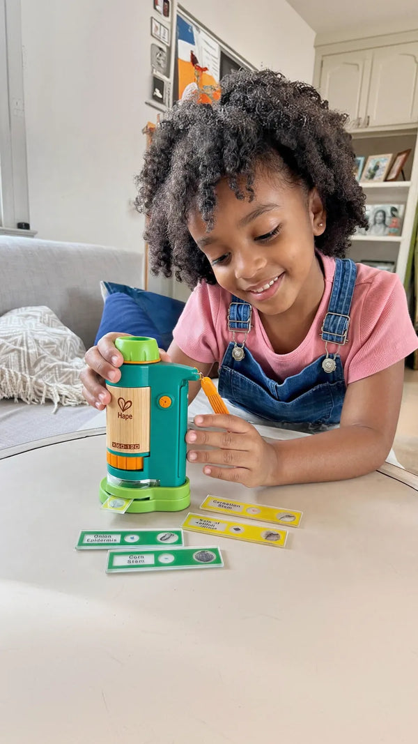Microscópio Infantil Portátil LED 120x Hape - foto de cliente 2