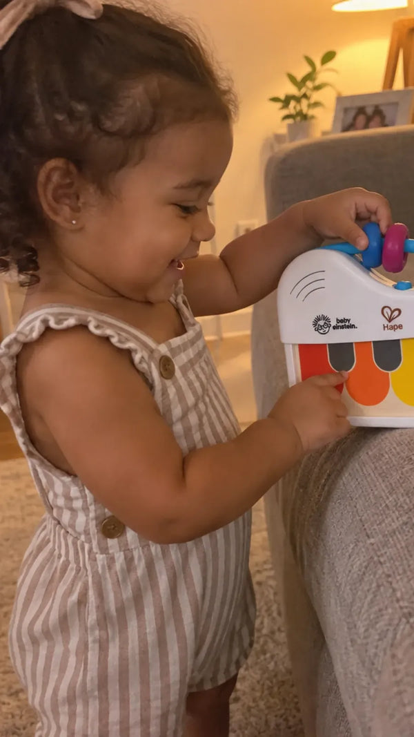 Cliente com o Mini Piano Magic Touch Hape 2
