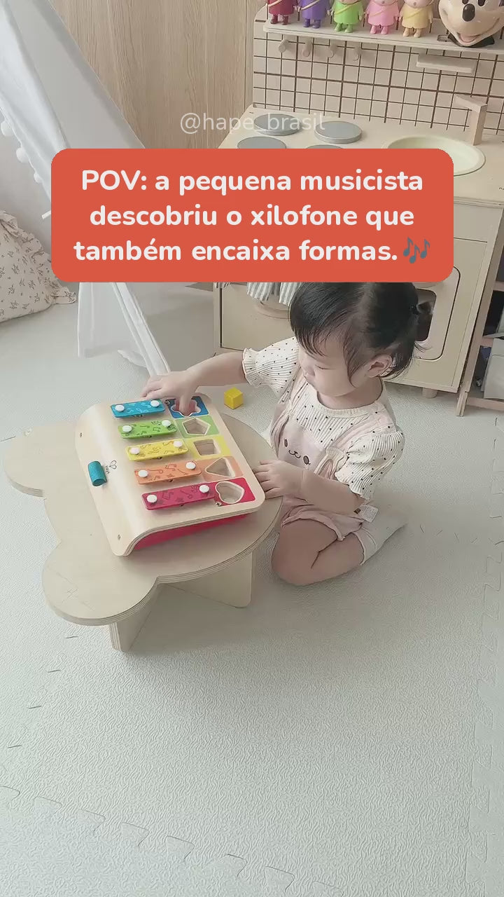 Vídeo do Xilofone e Encaixe de Formas 2 em 1 Hape