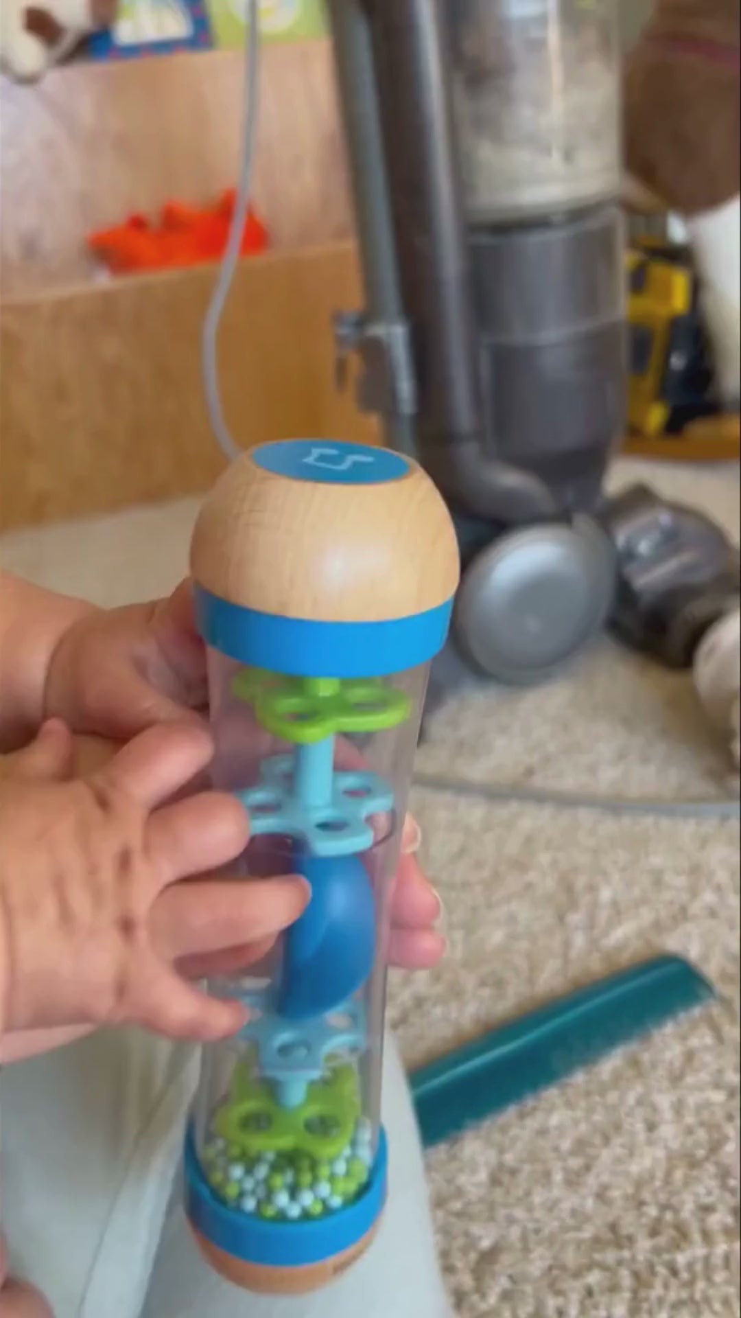Chocalho de Contas Gotas de Chuva Hape - vídeo