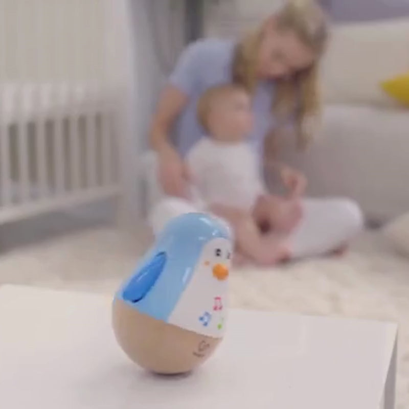 Pinguim Musical Sensorial Balançante Premium Com Movimento e Som Suave – Hape