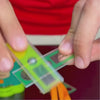 Microscópio Infantil Portátil 120x com LED Hape em ação